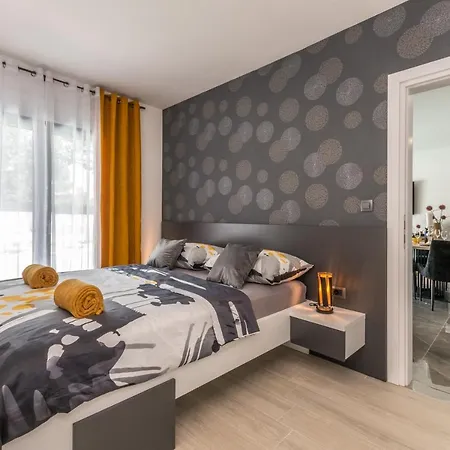 House With Pool Mimi *