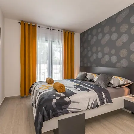 Villa House With Pool Mimi