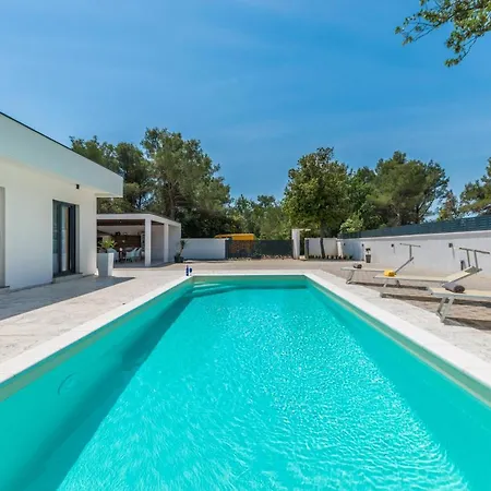 House With Pool Mimi Villa