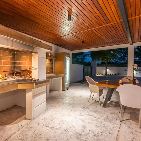 House With Pool Mimi Villa Biograd Na Moru