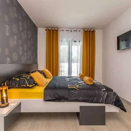 House With Pool Mimi Biograd Na Moru