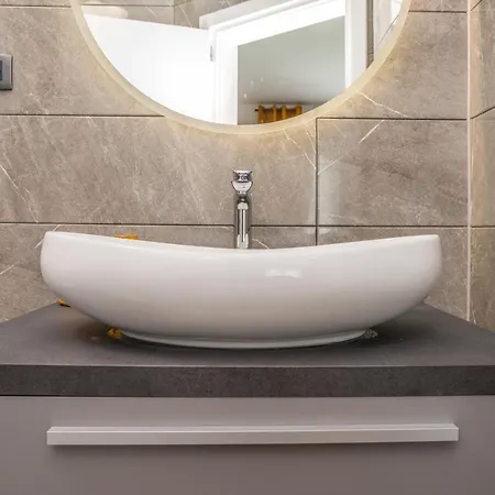 House With Pool Mimi Villa *