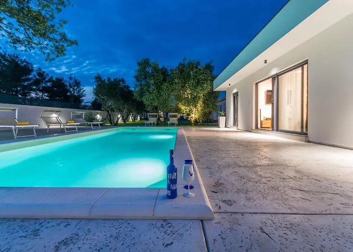 Вилла House With Pool Mimi