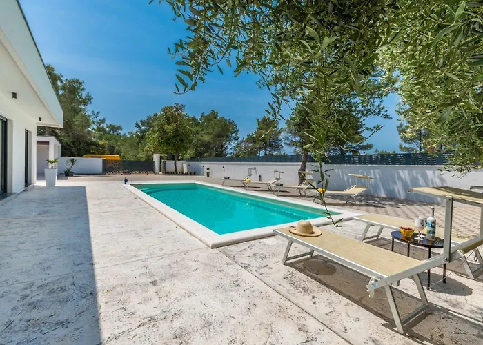 House With Pool Mimi Villa *