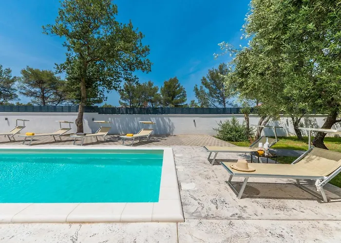 Вилла House With Pool Mimi