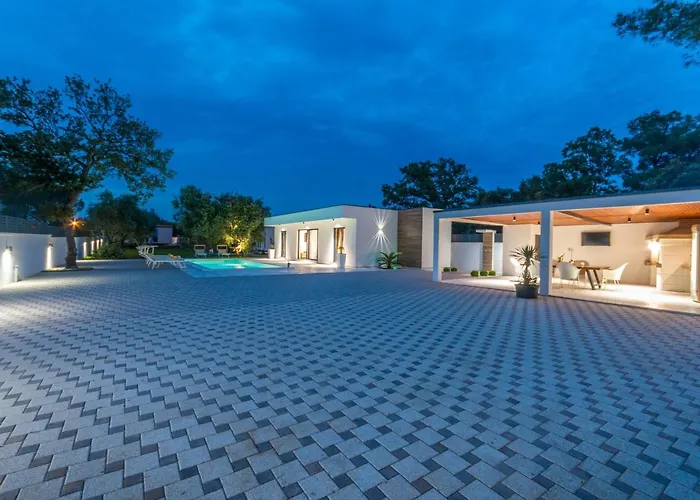 House With Pool Mimi *