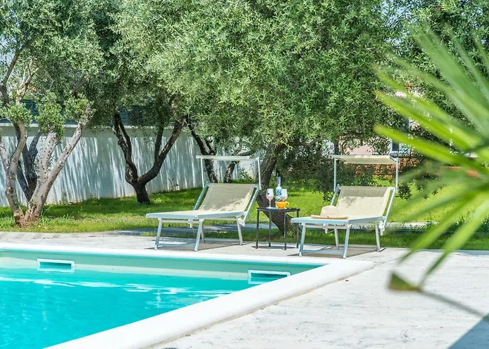 House With Pool Mimi Villa