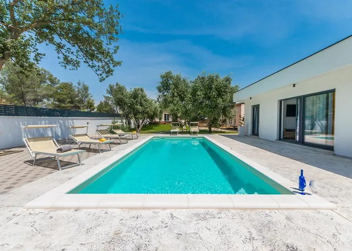 House With Pool Mimi * Биоград-на-Мору