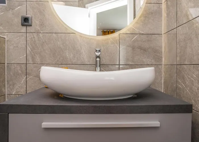 House With Pool Mimi Вилла *