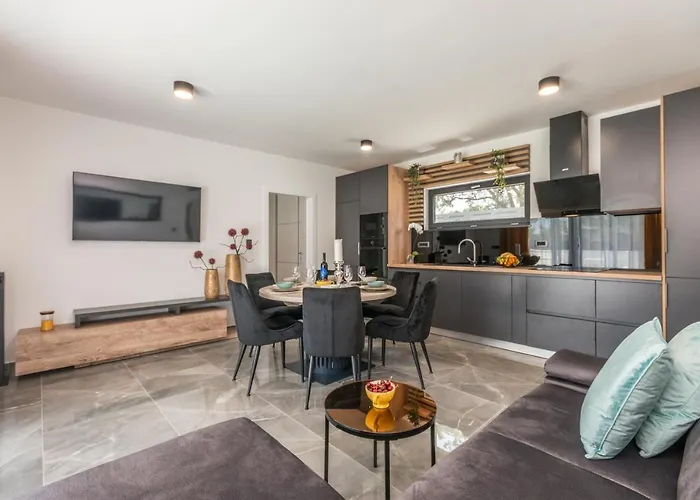 House With Pool Mimi Биоград-на-Мору