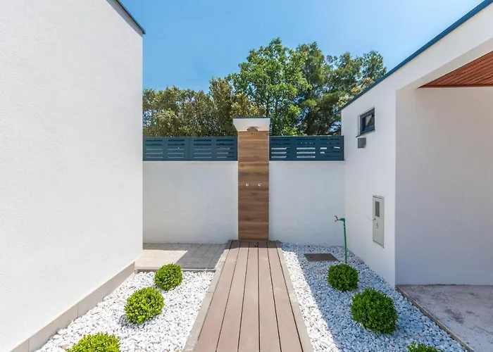 House With Pool Mimi Villa *