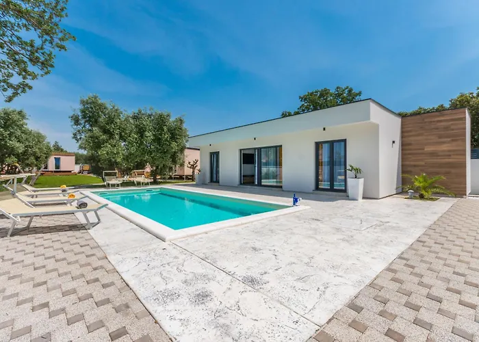 House With Pool Mimi Villa