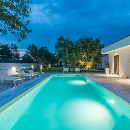 House With Pool Mimi Villa *