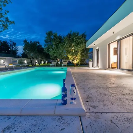 Villa House With Pool Mimi