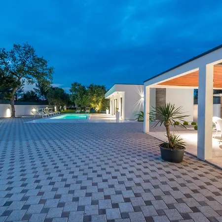 House With Pool Mimi ביוגראד נה מורו