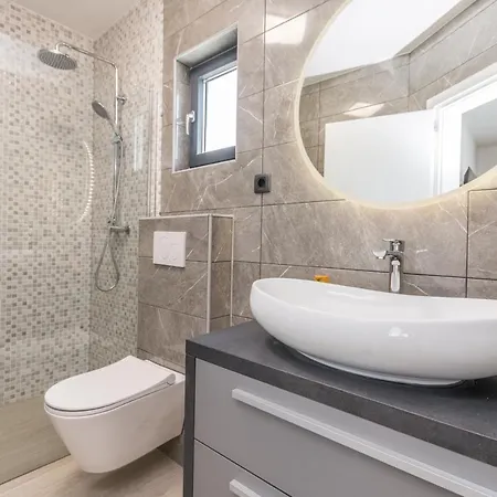 Villa House With Pool Mimi