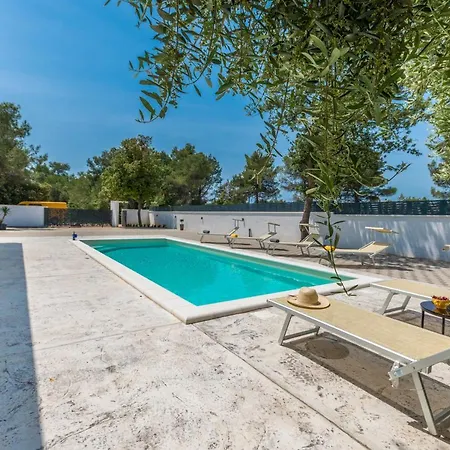 House With Pool Mimi וילה *
