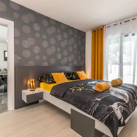 Villa House With Pool Mimi Biograd Na Moru