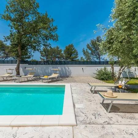 Villa House With Pool Mimi