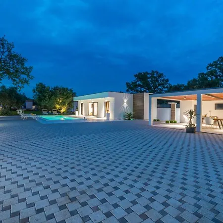 House With Pool Mimi *