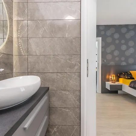 Villa House With Pool Mimi *