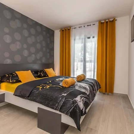 Villa House With Pool Mimi Biograd Na Moru