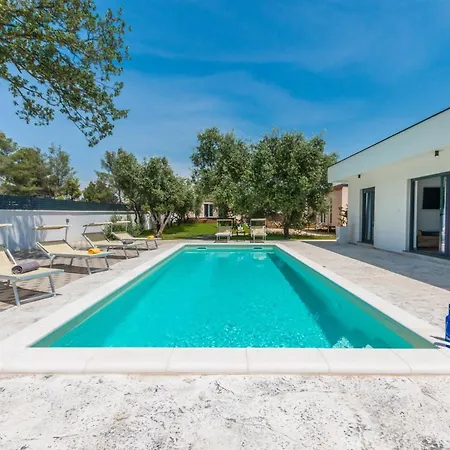 House With Pool Mimi * ביוגראד נה מורו