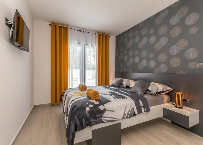 וילה House With Pool Mimi