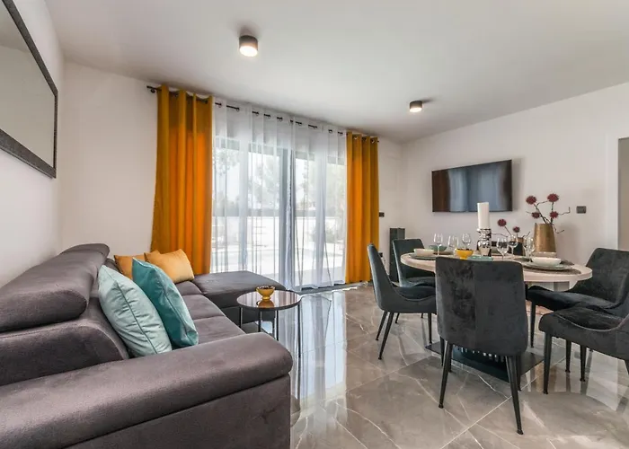 House With Pool Mimi * ביוגראד נה מורו