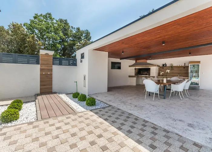 House With Pool Mimi *