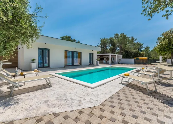 וילה House With Pool Mimi ביוגראד נה מורו