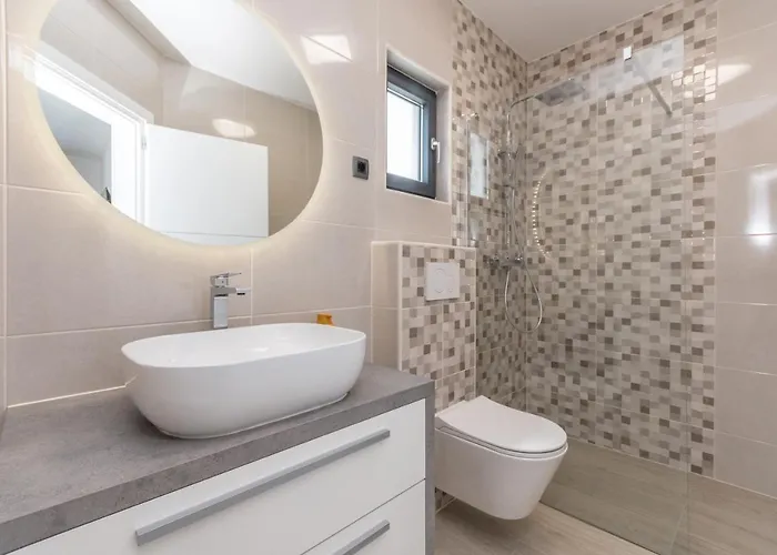 House With Pool Mimi *